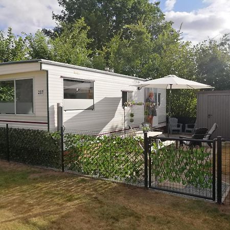 Stacaravan Op 5 Sterren Vakantiepark De Kuilart Friesland Aan Het Meer Met Zwembad 5P 237 Koudum Exteriör bild